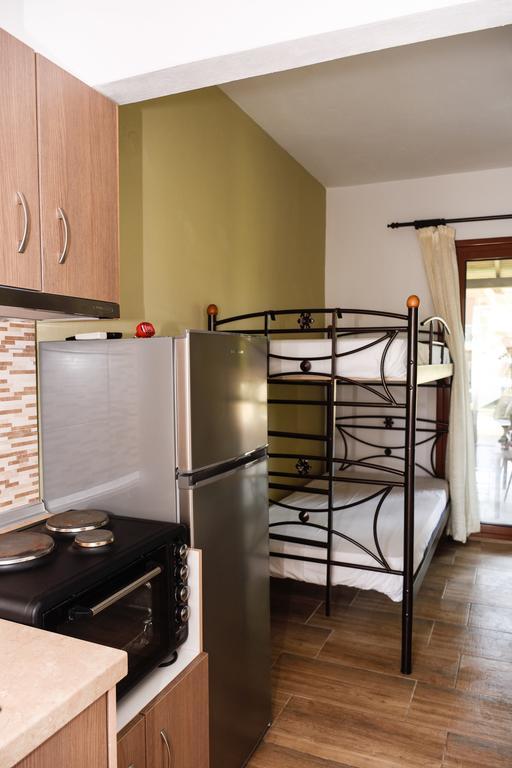 Anna Pousi Studios & Apartment Ormos Panagias Buitenkant foto